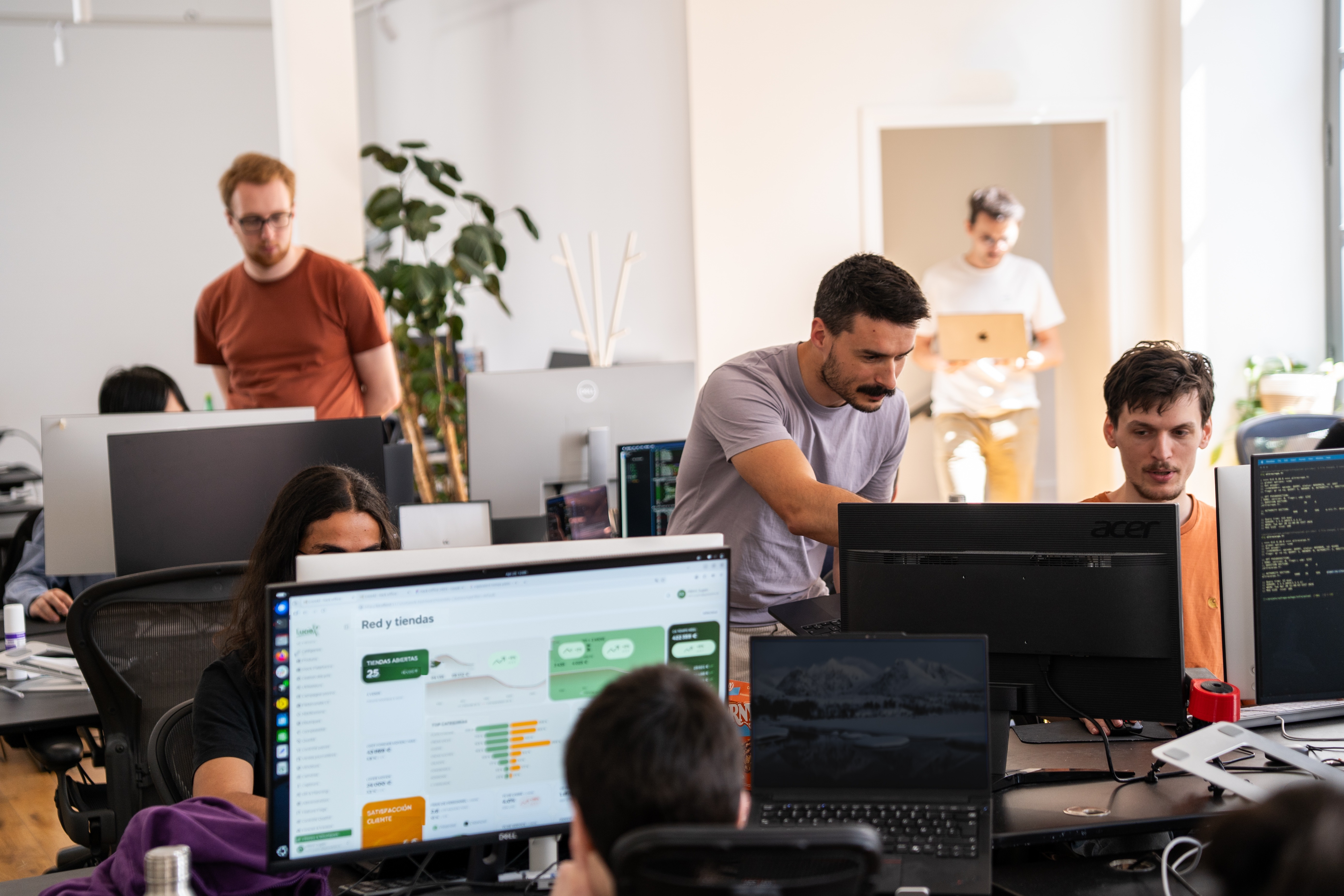 El equipo de Galadrim trabajando en una oficina diáfana