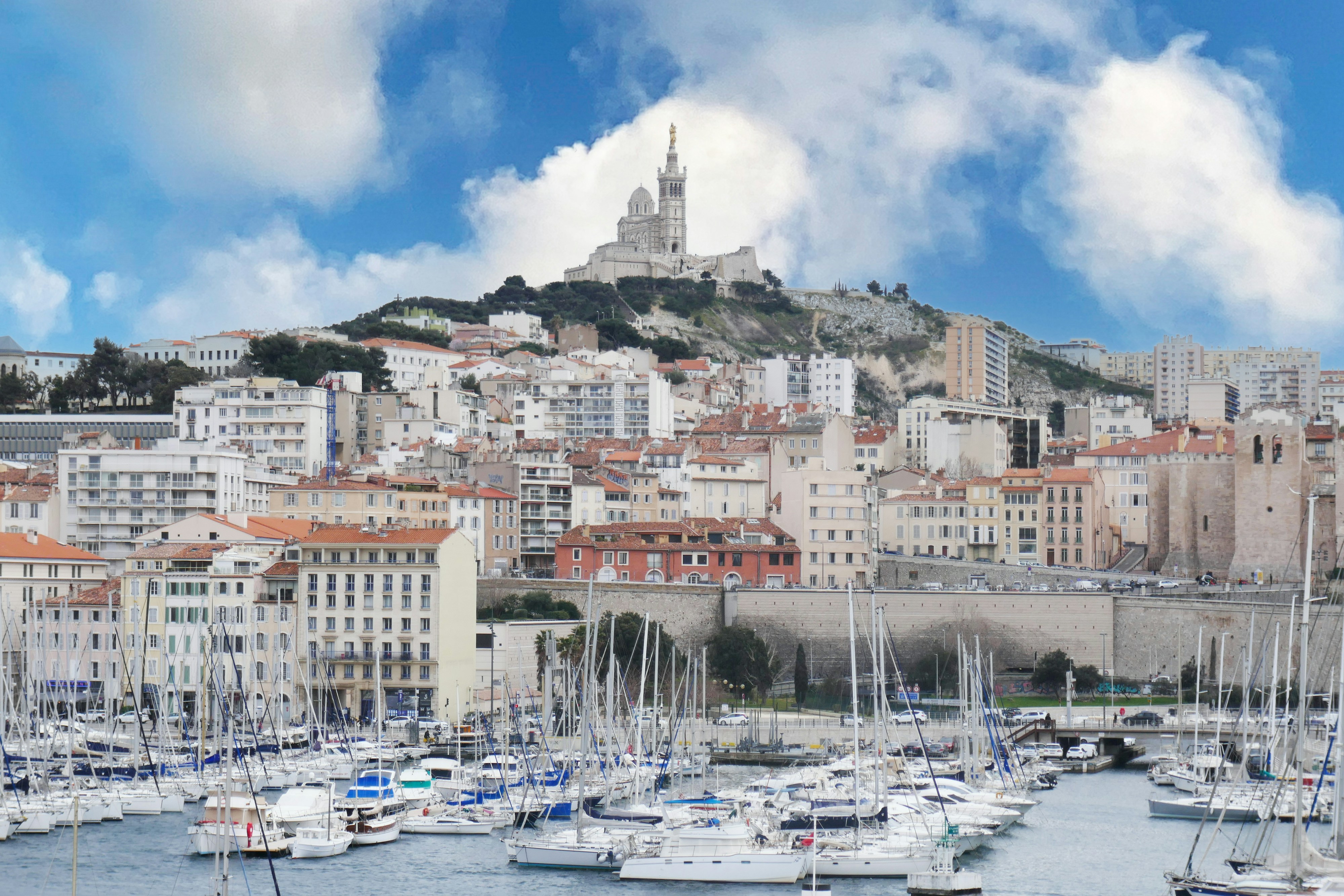 Le Vieux-Port de Marseille et Notre-Dame de la Garde